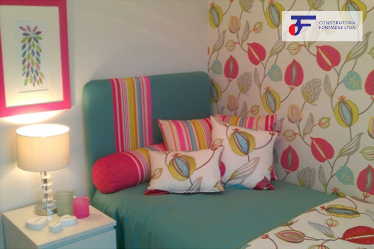 Renove seu apartamento com adesivos e papel de parede